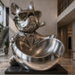 Scultura Elysian Pour di OSO in acciaio inossidabile